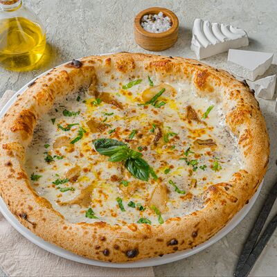 Пицца белые грибы и трюфельный крем в PizzAmore по цене 1350 ₽