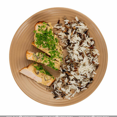 Индейка, запечённая под соусом Жюльен и рисом микс в Азбука Вкуса Экспресс Меню по цене 338 ₽