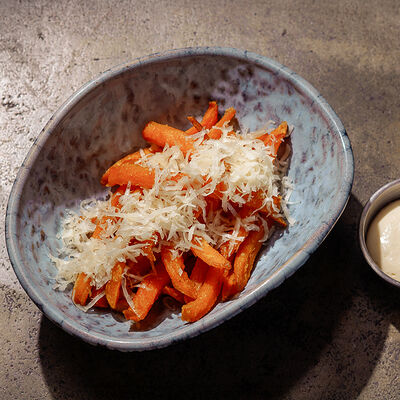 Батат фри с пармезаном и трюфельным маслом в Жан Хуан Лу по цене 370 ₽