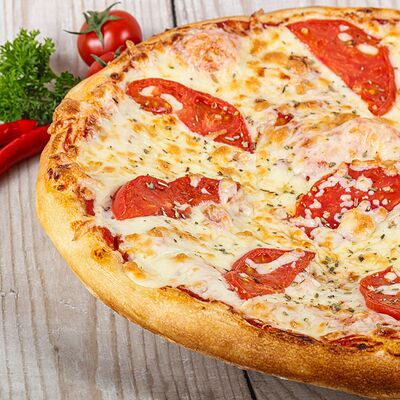 Пицца Маргарита в Грузинский дворик по цене 550 ₽