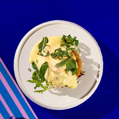 Драники с лангустинами и голландским соусом в Yeti по цене 590 ₽