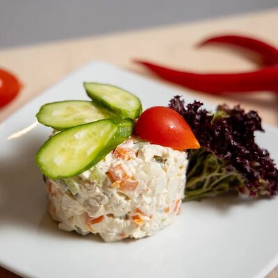 Оливье с ростбифом в Кавказский аппетит по цене 420 ₽