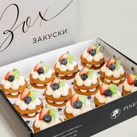 Мильфей медовый со свежей ягодой в Pinewood catering