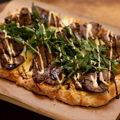 Римская пицца с ростбифом в Cook cafeshop по цене 910 ₽