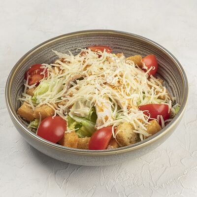 Салат Цезарь с курицей в Кушай мясо по цене 550 ₽