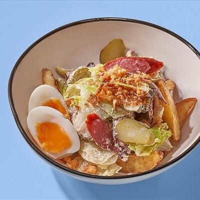 Теплый салат с колбасками в Pop Art Pizza по цене 459 ₽