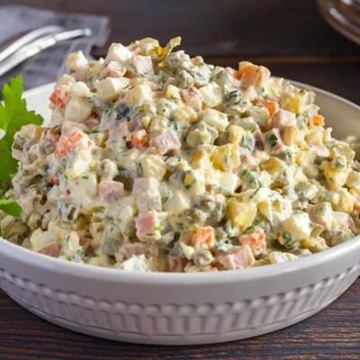 Оливьев Taka Bar & Grill по цене 530 ₽