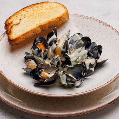 Соте из голубых мидий в соусе Том ям в Амстердам по цене 715 ₽