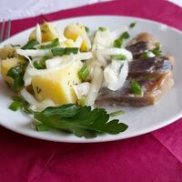 Салат Сельдь с гарниром в Столовая