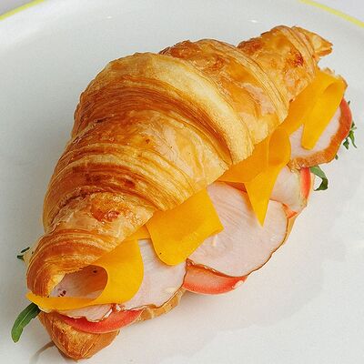 Круассан с окороком в Joy Cafe по цене 380 ₽