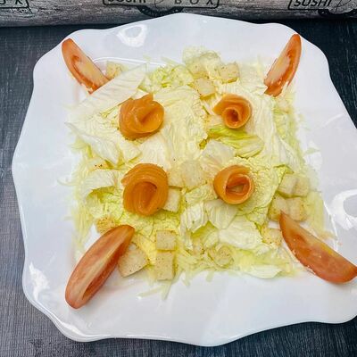 Салат с лососем в SUSHIBOX по цене 299