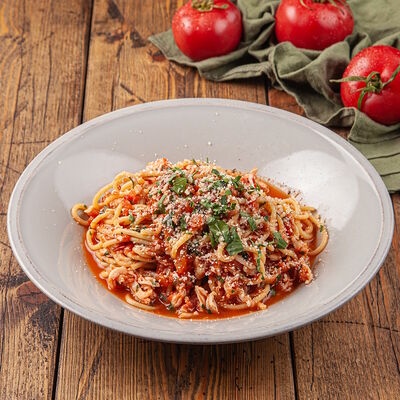Спагетти с камчатским крабом в томатном соусе в Сыроварня по цене 1590 ₽