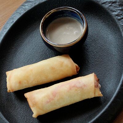 Хрустящие рулетики с крабом в Хюгге Сырный ресторан по цене 750 ₽