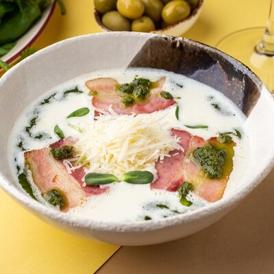 Сырный суп с беконом и песто в Jager restopub по цене 390 ₽