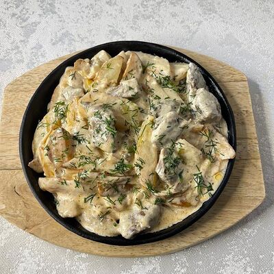 Жаркое в сметане с говядиной в Настроение вкуса по цене 950 ₽
