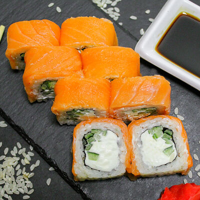 Ролл Филадельфия с огурцом в Maiko Sushi Bar по цене 349 ₽