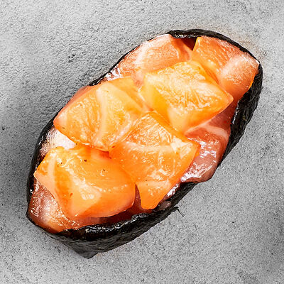 Гункан с лососем спайси в Gaijin по цене 300 ₽