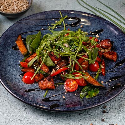 Тёплый салат Куриный в КАФЕ ВЕСНА по цене 650 ₽