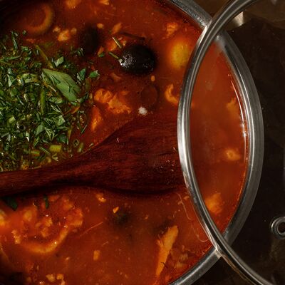 Солянка мяснаяв Harvey & Monica по цене 470 ₽