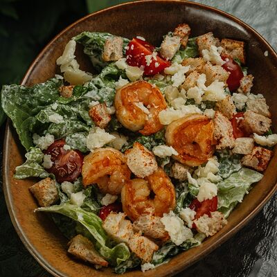 Цезарь с креветками в Yellow Kitchen & bar по цене 708 ₽