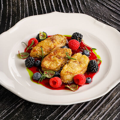 Эскалоп фуа-гра с ягодным соусом в Ginza по цене 4790 ₽