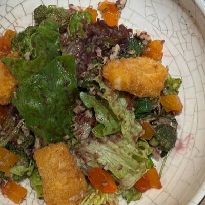 Салат с камамбером и грушей в Июль по цене 860 ₽