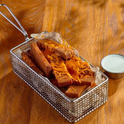 Гренки с сыром и чесночным соусом в BBQ Beer Restaurant по цене 490 ₽