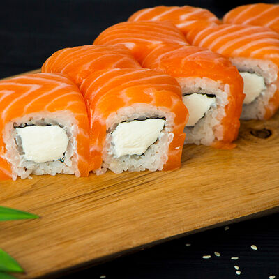 Ролл Филадельфия премиум в Yomayo по цене 690 ₽