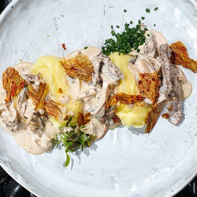 Бефстроганов по-азиатски с чипсами кимчи в Эхо по цене 1050 ₽