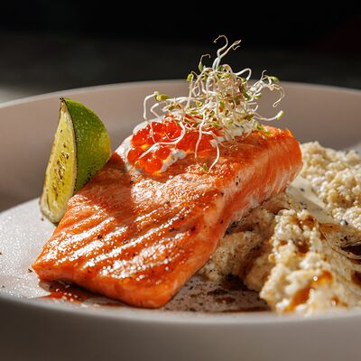 Стейк из лосося с киноа в Feromon по цене 1520 ₽