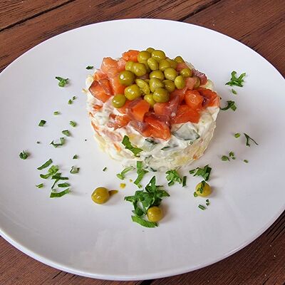 Оливье с семгой в Пельмэн по цене 465 ₽