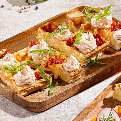 Вафли с муссом форели в Колбасофф по цене 400