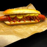 Хот-дог с пряными колбасками в Сытно Аппетитно