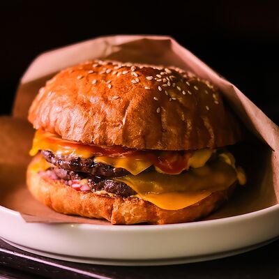 Двойной чизбургер в Nuahule по цене 33 р.