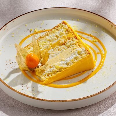 Кокосовый торт с манго и маракуйей в Чайхана Пахвала по цене 480 ₽