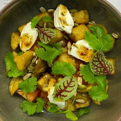 С баклажанами и сыром креметте в Багратиони по цене 615 ₽