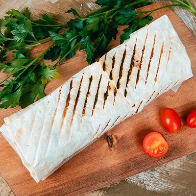 Шаурма с курицей маленькая в Чуду халяль по цене 204 ₽