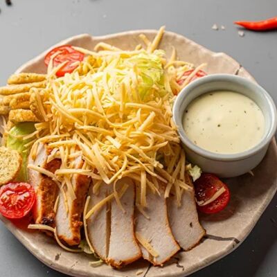 Салат цезарь с курицей в Шашлыкофф Grill BBQ по цене 578 ₽