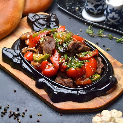 Баранина с овощами на жаровне в Чинар по цене 660 ₽