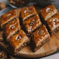 Пахлава Бакинская с грецким орехом в Шаурма & Пекарня