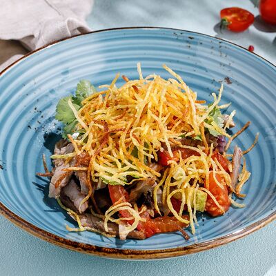 Салат с индейкой на углях в Чайхана Пахвала по цене 510 ₽