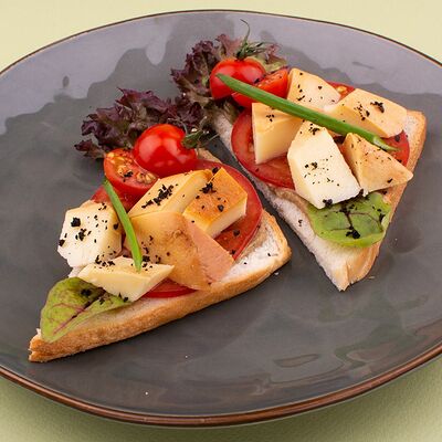 Тост с копченым сыром в Усадьба по цене 295 ₽