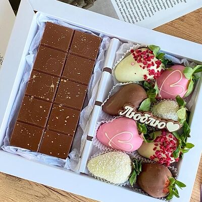 Дубайский шоколад + клубника в шоколаде в Berry sweets по цене 5013 ₽