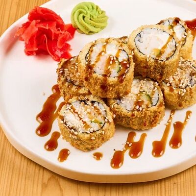 Ролл Темпура с креветкой в 4 сыра по цене 620 ₽