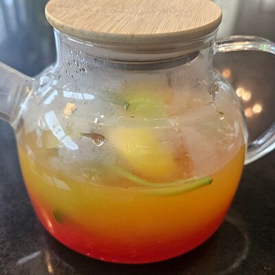 Фирменный чай Малина-имбирь в I Want Coffee & Food по цене 400 ₽