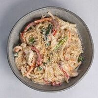 Лапша (wok) c морепродуктами в сливочном соусе в Марсель