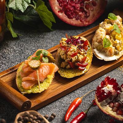 Ассорти брускетт в Алазани по цене 4200 ₸