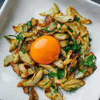 Жареные артишоки с белыми грибами в Grace Bistro