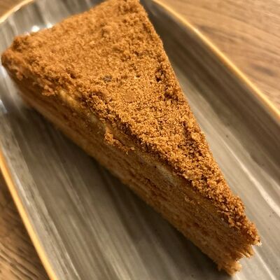 Медовик в Опера траттория по цене 580 ₽