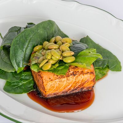 Лосось с бобамив Lilian's cafe по цене 990 ₽